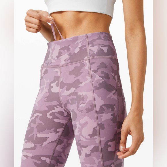 Lululemon Time To Sweat Crop 23"
Incognito Camo Pink Taupe Multi size 6 pockets - Picture 3 of 7